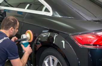 Does waxing your car remove scratches?